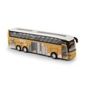 Kovový diaľkový autobus