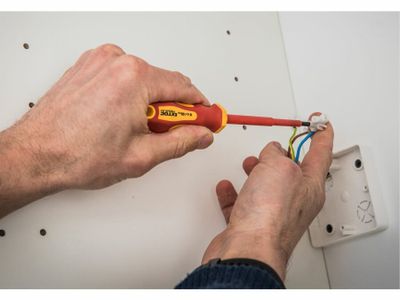 Sada elektrikárskych skrutkovačov so skúšačkou EXTOL PREMIUM 53087, 7ks Sada elektrikářských šroubováků se zkoušečkou EXTOL PREMIUM 53087, 7ks
