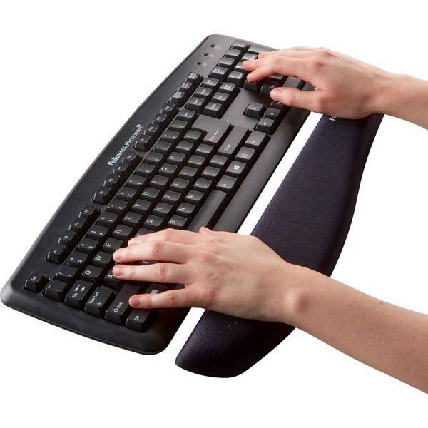 FELLOWES opěrka zápěstí ke klávesnici PlushTouch/ 475mm x 62mm x 15mm/ polypropylen/paměťová pěna/ černá Operka dlane, ke klávesnici, 460x81mm, pametová pena, cerná