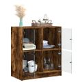 vidaXL Bočná skrinka so sklenenými dvierkami dymový dub 68x37x75,5 cm