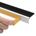 vidaXL Samolepiace tesnenia dverí s kefou 6 ks Strieborná 100 cm