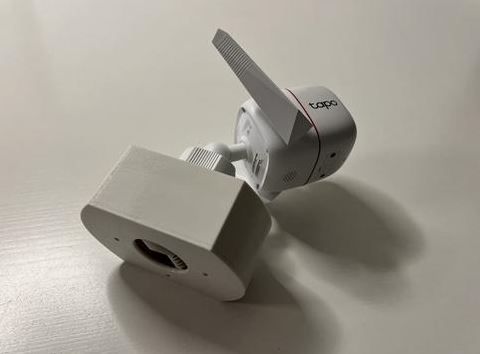 Držiak/stojan pre kamery Tapo C310/C320/C325 na stenu a strop, biely s krytkou káblov