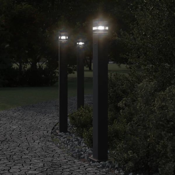 vidaXL Vonkajšie stojace lampy so zásuvkou 3 ks čierne 110 cm hliník