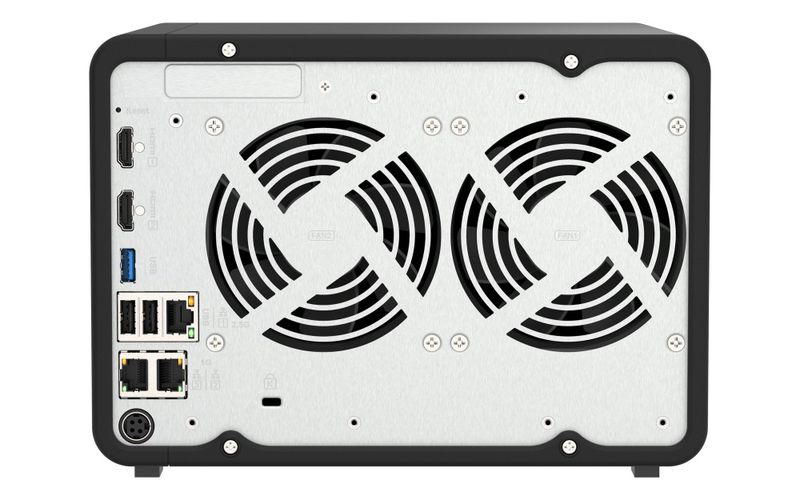 QNAP TS-AI642-8G (8core CPU, 8GB RAM, 6x SATA, 2x M.2 NVMe, 1x PCIe, 2x HDMI 4K, 1x 2,5GbE, 2x GbE) NAS, 8jádrový ARM Cortex-A76/A55, 8 GB RAM, 6× SATA 3,5", NPU 6 TO/s, 2× HDMI 1.4b, 2,5GbE, PCIe Gen 3, stolní