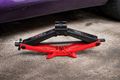 Nožnicový zdvihák s račňou SX SCISSOR JACK FORK 2T SIXTOL