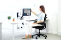 Fellowes držák monitoru Platinium Držák, VESA, stolní, pro jeden monitor, naklápecí +85°/-15°, otácení 360°, nosnost 9kg