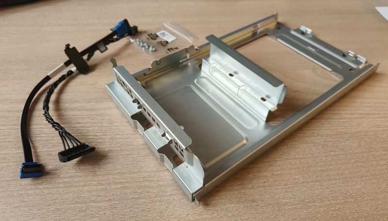 DELL rámeček pro 3.5" pevný disk s kabelem/ pro PC Slim Base ECS1250 HDD caddy bracket, 3,5", s kabelem, Dell 575-BCSJ, ECS1250