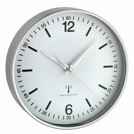 60.3503.02 TFA Rádiom riadené analógové nástenné hodiny s hliníkovým rámom, biele