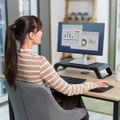 FELLOWES stojan pod monitor HANA LT/ 560mm x 102mm x 222mm/ černý Stojan pod monitor, nastavitelná výška 3 polohy, nosnost 22,6 kg, rozmery 402×194 mm, cerný, recyklované materiály