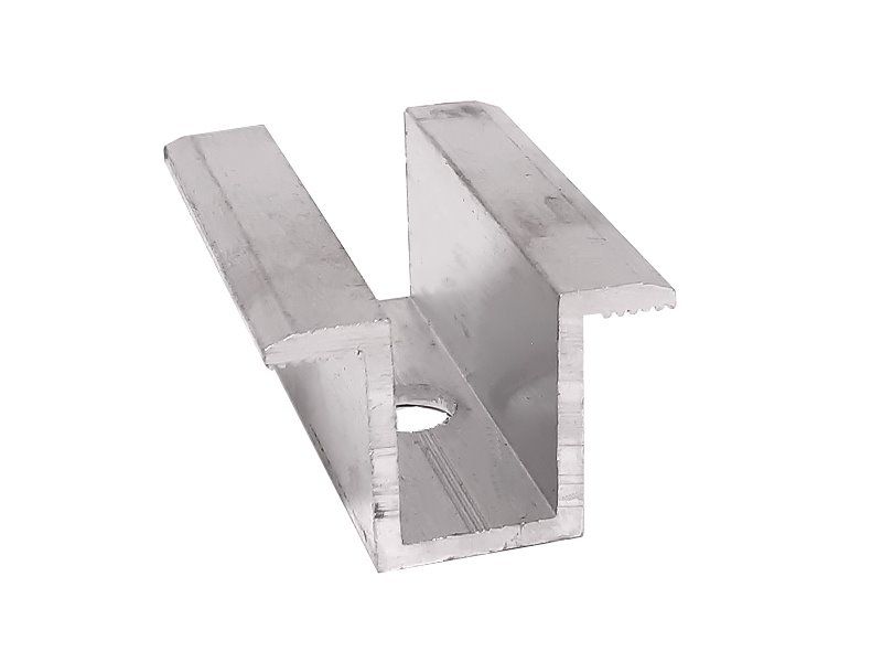 Úchyt stredový univerzálny U-24, L50 mm strieborný pre FV panel