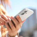 Puzdro Spigen Liquid Crystal pre iPhone 16 6,1" trblietavý kryštál