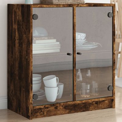 vidaXL Bočná skrinka so sklenenými dvierkami dymový dub 68x37x75,5 cm