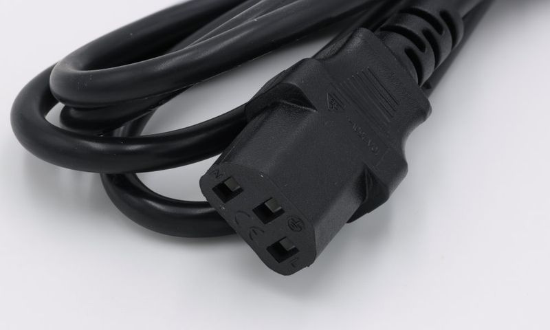 XtendLan Kabel sieťový predlžovací-redukcia, IEC320 C14 - C13, 1,8m, čierny Kábel, napájací, predlžovací, konektor IEC-320-C14, konektor IEC-320-C13, 1,8m, čierny