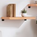 vidaXL Nástenná polica bledohnedá 60x30x(2-6) cm ošetrený masívny dub