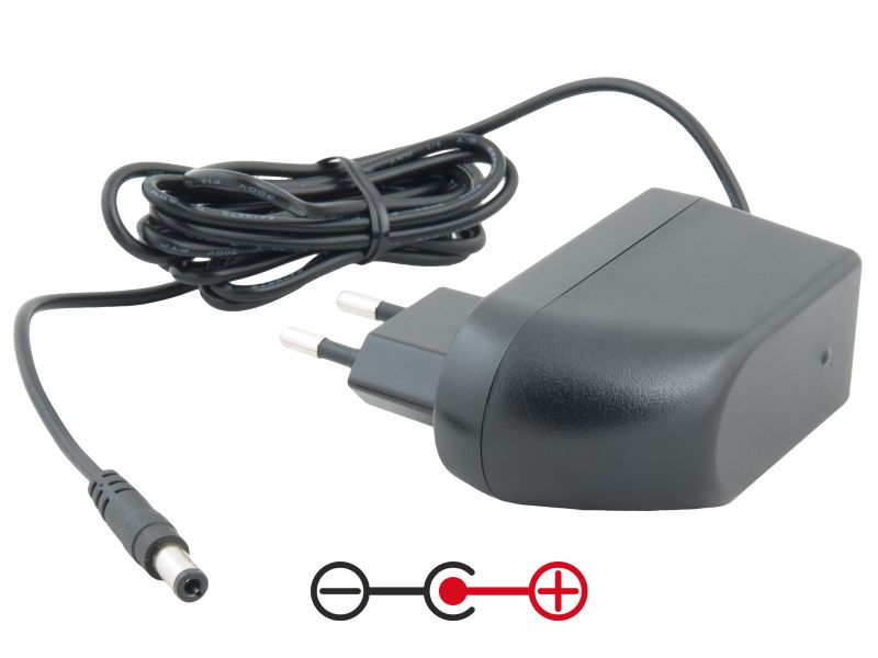 Napájací adaptér univerzálny 12V 2A 24W konektor 5,5 mm x 2,5 mm plus pól uprostred