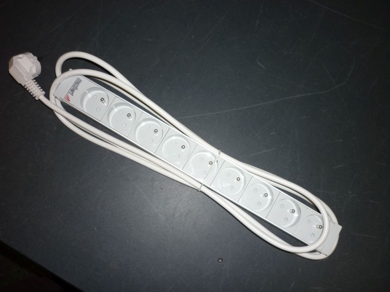 Maxbert PDU, 16A/230V, 1x16A CEE7, 9xCEE7, 3m prív
