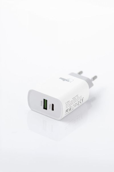 Nabíjačka Callme LS13 s Lightning káblom (USB-A, USB-C, 18W) Nabíječka Callme LS13 s Lightning kabelem (USB-A, USB-C, 18W)