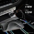 Spigen Essential EV302 2-Port 30W Nabíjačka do auta čierna