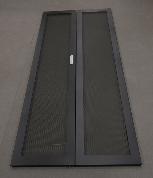 XtendLan 42U/800x1000 stojanový, černý, perforované dvoukřídlé(dvoudílné) dveře a záda Rozvadec, 19", stojanový, rozebíratelný, výška 42U, 800 x 1000, perforované zadní, perforované dvoukrídlé prední dvere, perforova