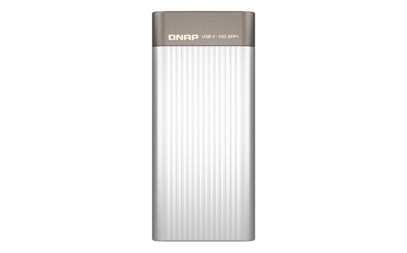 QNAP QNA-UC10G1SF- adaptér USB-C 4 (podpora Thunderbolt 3 a 4) na 10GbE SFP+ (pasívne chladenie)