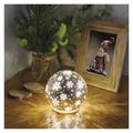 LED vianočná sklenená guľa – vločky, 12 cm, 3x AA, vnútorný, teplá biela, časovač