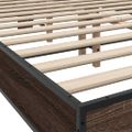 vidaXL Posteľný rám hnedý dub 135x190 cm kompozitné drevo a kov