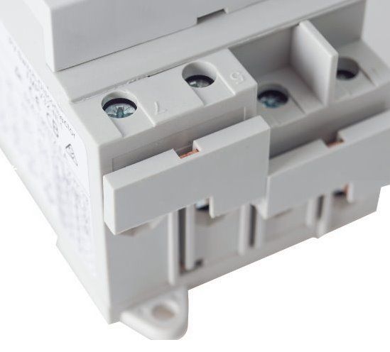 FVE Hlavný odpojovač Adelid APV 4P, otočný 32A 1200V DC FVE Hlavný odpojovač Adelid APV 4P, otočný 32A 1200V DC