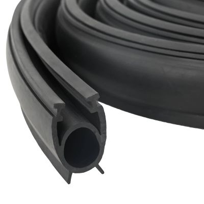 vidaXL Tesnenie garážových dverí Čierna 41 x 33 mm 5,5 m PVC