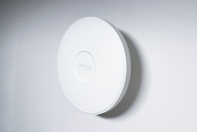 TP-LINK držiak s káblovou krytkou pre EAP rady 6x a 7x, na stenu alebo strop, biely