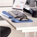 FELLOWES opěrka zápěstí ke klávesnici PlushTouch/ 475mm x 62mm x 15mm/ polypropylen/paměťová pěna/ modrá Operka dlane, ke klávesnici, 460x81mm, pametová pena, modrá