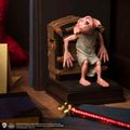 Zarážka na knihy Harry Potter - Dobby s kufrom