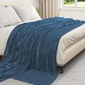 vidaXL Deky Námornícka modrá 240 x 220 cm 1.36 kg Flís