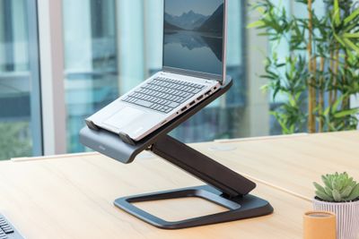 Stojan na notebook Fellowes HANA LT čierny Stojan na notebook, nastaviteľná výška 102-406 mm, náklon ±45°, rotácia ±45°, pre notebooky do 19", nosnosť 4,5 kg, čierny