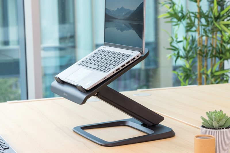 Stojan na notebook Fellowes HANA LT čierny Stojan na notebook, nastaviteľná výška 102-406 mm, náklon ±45°, rotácia ±45°, pre notebooky do 19", nosnosť 4,5 kg, čierny