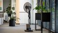 TEESA TSA8067 stojanový ventilátor s funkciou hmly - čierny