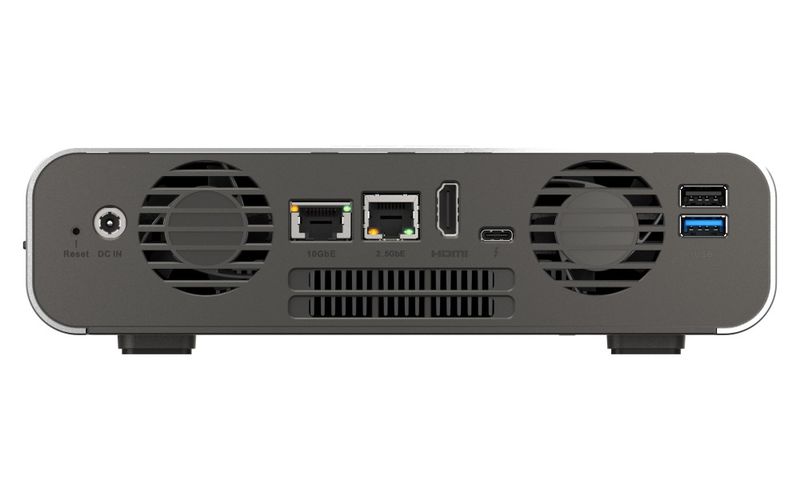 QNAP TBS-h574TX-i5-16G (12core, 16GB RAM, 5x E1.S/M.2 slot, 1x 2,5GbE, 1x 10GbE, 2x Thunderbolt 4) NASbook, Intel Core i5-1340P, 16 GB RAM, 5× E1.S/M.2 NVMe hot-swap, Thunderbolt 4, 10GbE, 2,5GbE, QuTS hero