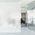 vidaXL Okenná fólia matná vzor pruhy 90x500 cm PVC