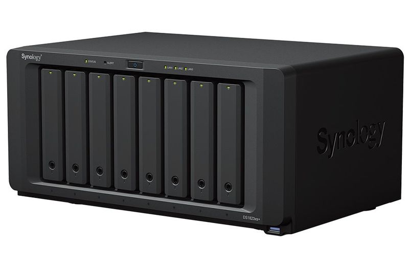 Synology DS1823xs+ DiskStation RAID 8xSATA server, 2x1Gb,1x10Gb LAN Sieťové úložisko NAS, 8× 2,5"/3,5" SATA III, 2× M.2 NVMe, quad-core 3,35GHz, 8GB DDR4, 2× GbE LAN, 1× 10GbE LAN, 3× USB 3.2 Gen1,