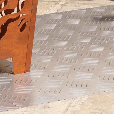 vidaXL Schodový rošt Obdĺžnikový 4 pcs Strieborná 90 x 40 cm Hliník