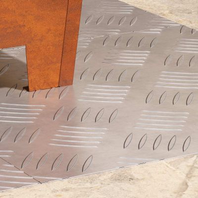 vidaXL Schodový rošt Štvorcový 4 pcs Strieborná 40 x 40 cm Hliník