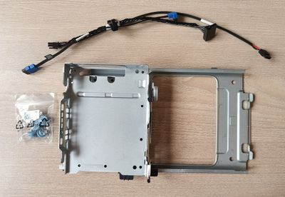 DELL Výklopný rámeček pro 3.5" disk s kabelem a šroubem/ Pro Slim/ Pro SLim Plus/ Pro Max Slim HDD kieszen, obrotová, s káblom a skrutkou, pre Dell Pro Slim/Slim Plus, Pro Max Slim Desktop