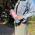 <p>Motivačná fľaša na vodu 1000 ml, modroružová Trizand 24497 Motivační láhev na vodu 1000 ml, modrorůžová Trizand 24497</p>