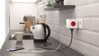 Cubenest Powercube Original USB PD 20W, A+C, 4× zásuvka, biela/červená, detská poistka, uzemnenie, max. 16A/250V~3680W Zásuvka, napájacia, vnútorná, 4× zásuvka, 16A, 3680W, 1× USB, 1× USB-C, PD 3.0, 20W, detská poistka, bielo-červená