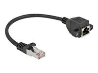 Sieťový predlžovací kábel - RJ-45 (M) do RJ-45 (F) skrutkovací - 25 cm - S/FTP - CAT 6a - bootovaný, neobsahuje halogén, prevedenie bez hrbolčekov - čierna