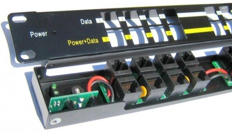 POE panel 12 portov, 1U pre rack 19", čierny