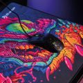 AROZZI ZONA Mousepad XL Grime Dweller/ XL podložka na stůl/ 900x420x4 mm/ voděodolná Podložka pod myš, 900×420×4mm, mikrovlákno, protiskluzová guma, vodeodolná, modro-ružová