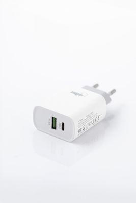 Nabíjačka Callme LS13 s Lightning káblom (USB-A, USB-C, 18W) Nabíječka Callme LS13 s Lightning kabelem (USB-A, USB-C, 18W)
