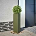 vidaXL Záhradné kvetináče 2 ks olivové trojuholníkové 30x26x75 cm oceľ