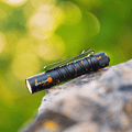 i5T EOS
(Pumpkin Stains) OLIGHT 1 x 1.5V AA Alkaline 
Battery (Included)
