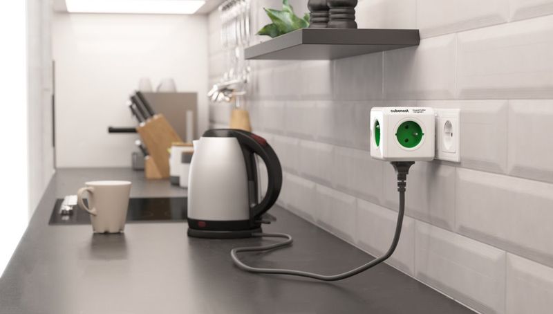 Cubenest Powercube Original,  5× zásuvka, bílá/zelená, dětská pojistka, uzemnění, max. 16A/250V~3680W/50-60Hz Rozdvojka, 5× zásuvka, 16A, detská pojistka, bílo-zelená